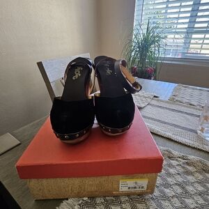 Chic Black Wedge Sandals